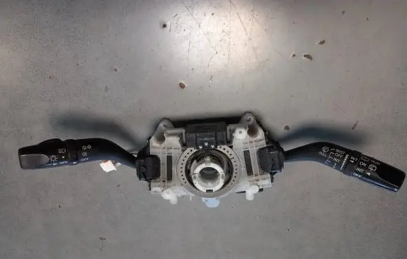Mazda 6 Steering wheel adjustment handle/lever 17D318