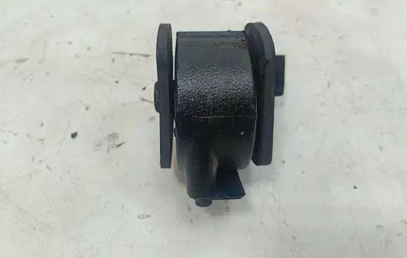 Mitsubishi 3000 GT Engine mounting bracket 89310232