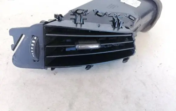 Opel Astra J Dash center air vent grill 522040591 13261538