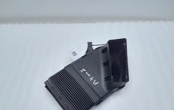 Audi A4 S4 B6 8E 8H Air intake duct part 8E0129617D