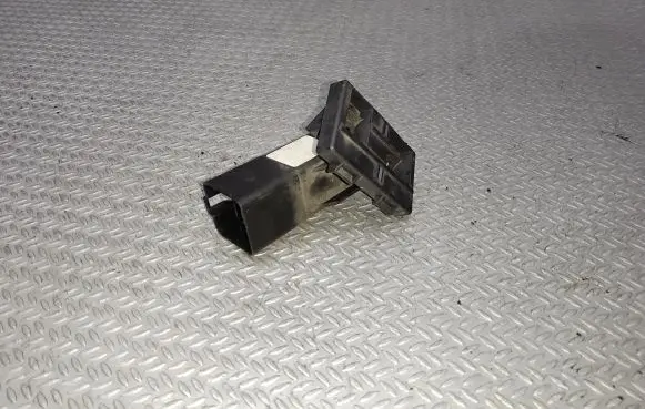 Volkswagen Golf V Glow plug pre-heat relay 038907281D 0281003038