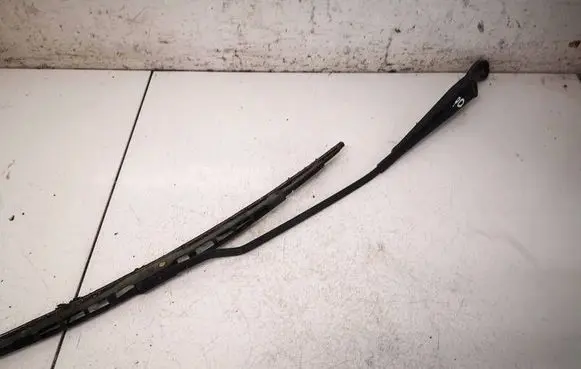 Volkswagen PASSAT B5 Front wiper blade arm 3B1955410
