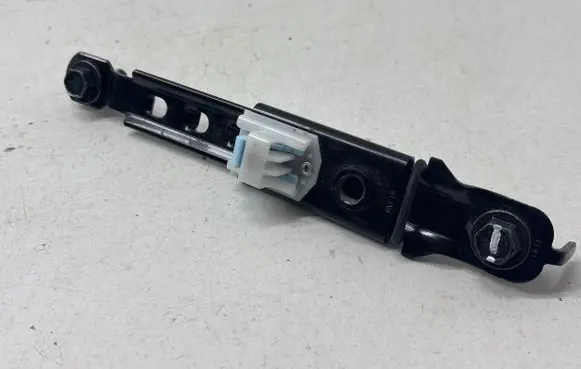 KIA Sportage Seat belt adjustment rail 88890D7000 D7HSA191223H20356
