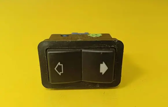 BMW 5 E39 Electric window control switch 8368932