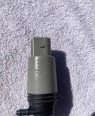 BMW 5 E60 E61 Windscreen/windshield washer pump 67127302589