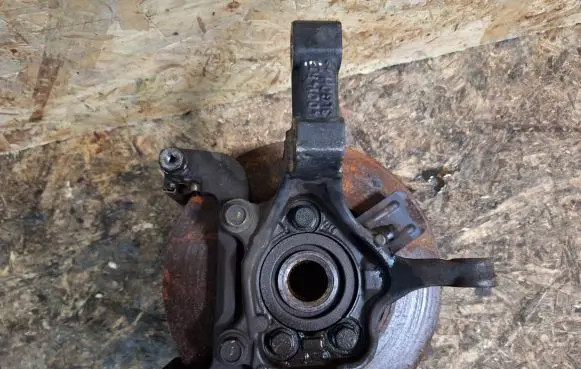 Nissan NV200 Front wheel hub spindle knuckle