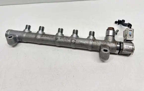 Volvo V40 Fuel main line pipe 31303612 9S02138 A5261