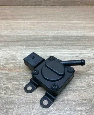 BMW 1 E81 E87 Exhaust gas pressure sensor 7808013