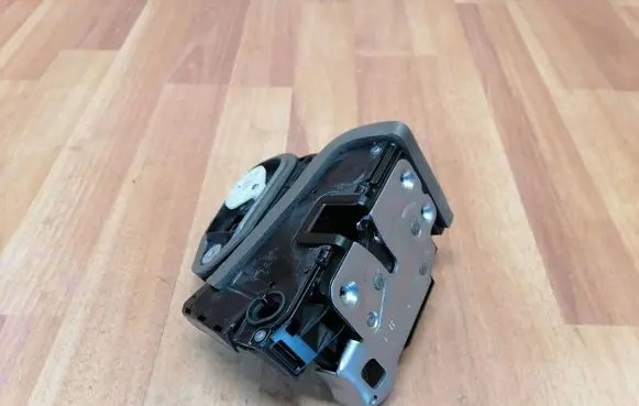 Opel Astra K Rear door lock 13598385 915C303907218S 13533667