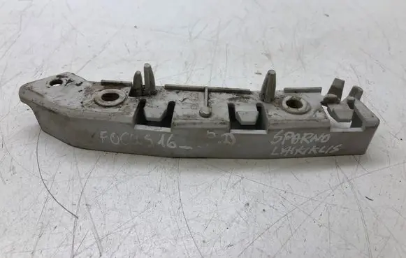Ford Focus Fender mounting bracket