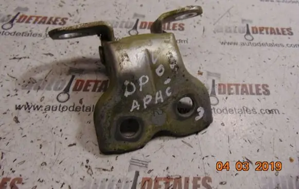 Toyota Avensis Verso Front door lower hinge 
