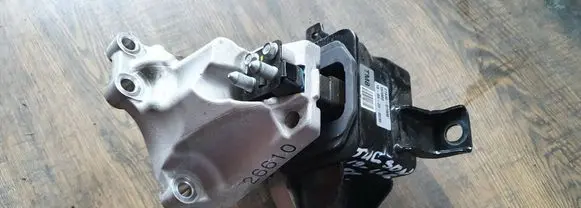 Hyundai Tucson TL Engine mount bracket 21830D7000