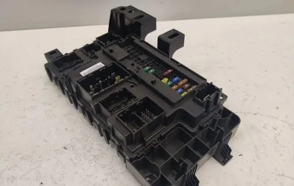 Ford Mustang VI Fuse module GR3T15604HFC