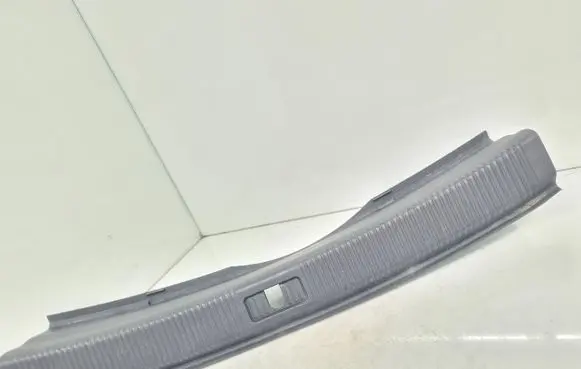 Trunk/boot sill cover protection