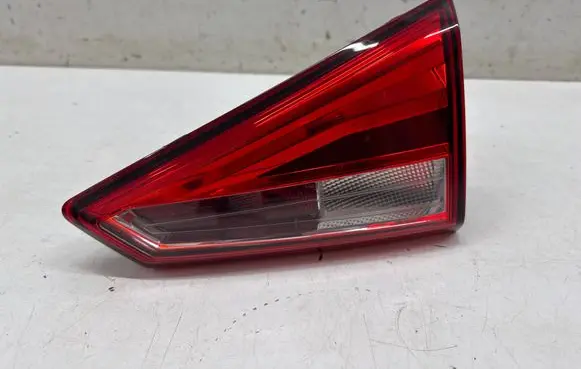 Tailgate rear/tail lights