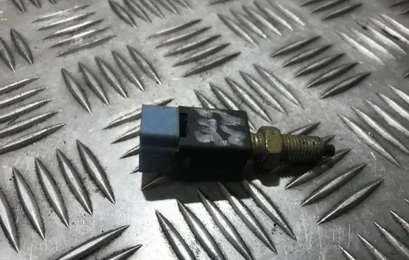 Nissan Sunny Brake pedal sensor switch