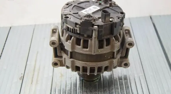 Volkswagen Tiguan Generator/alternator 06K903023D