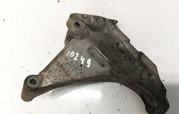 Skoda Octavia Mk2 (1Z) Engine mounting bracket 03l199207