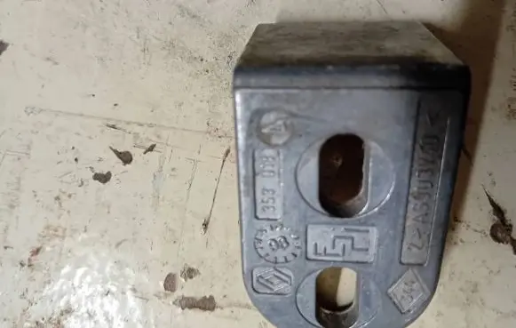 Renault Master II Rear door lock loop/hook striker 353018