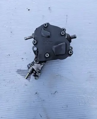 Volkswagen PASSAT B5.5 Vacuum pump 038145209A