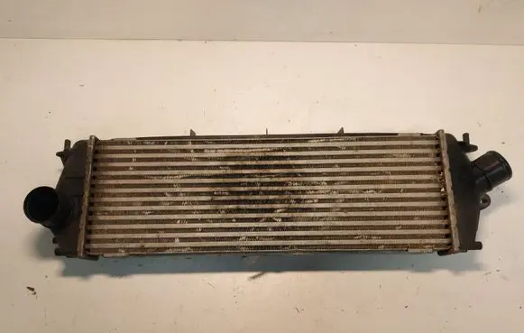 Opel Vivaro Intercooler radiator 988650BB 8200411160