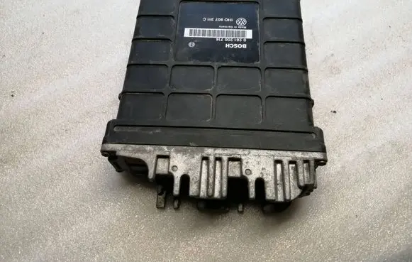 Volkswagen Golf III Engine control unit/module 1H0907311C 0261200714