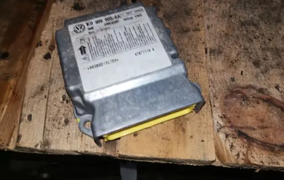 Volkswagen Golf V Airbag control unit/module 1K0909605AA