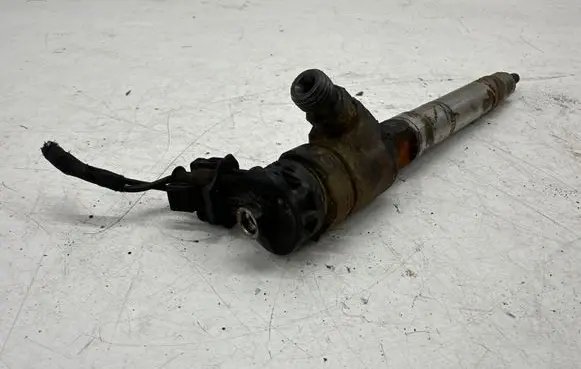 Maserati Ghibli Fuel injector 0445110523