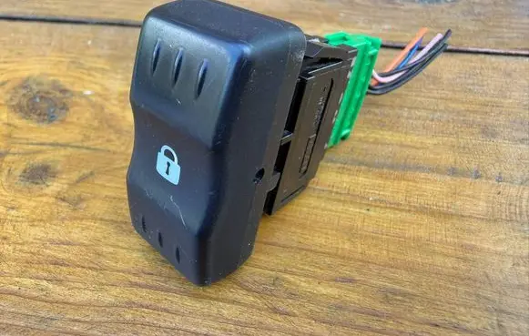 Dacia Logan I Central locking switch button 870249 8200870249 213517