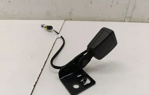 Rear seatbelt buckle