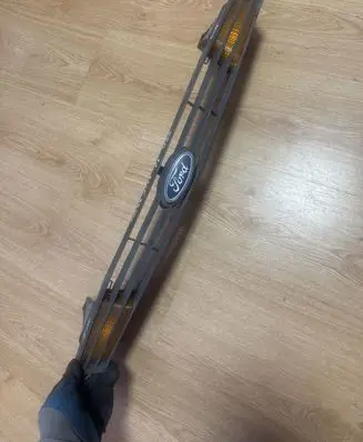 Ford Focus Front bumper upper radiator grill