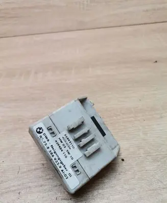 BMW 3 E46 Alarm relay 8386932
