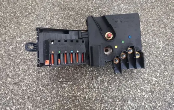Mercedes-Benz E W211 Fuse module A2115461341