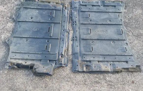 Nissan Leaf I (ZE0) Center/middle under tray cover 748N23NL0A 748N33NL0A