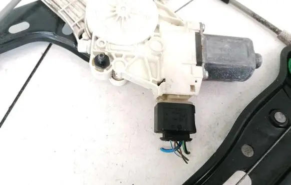 BMW 1 E81 E87 Front door window regulator motor 96927028 996625101 96927028996625101