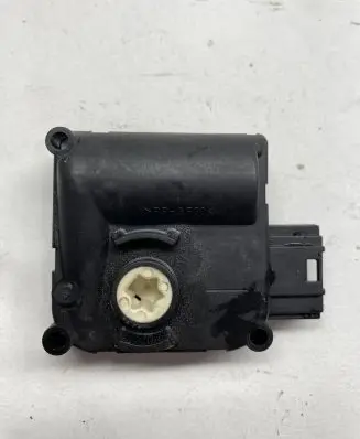 Audi A6 S6 C6 4F A/C air flow flap actuator/motor 0132801359