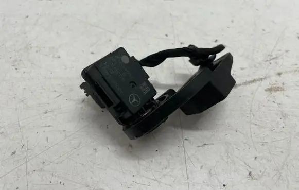 Mercedes-Benz GLA H247 Air quality sensor A0009054807