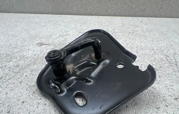 Audi A7 S7 4G Engine bonnet/hood lock/latch loop/hook 4G0823186 090615