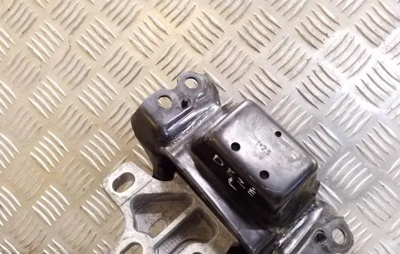 Volkswagen Tiguan Gearbox mount 5QA199555D