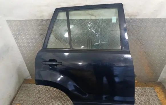 Suzuki Grand Vitara II Rear door