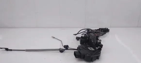 Volvo XC70 Front door lock 31253281