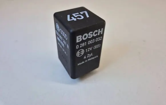 Volkswagen PASSAT B6 Glow plug pre-heat relay 038907281B