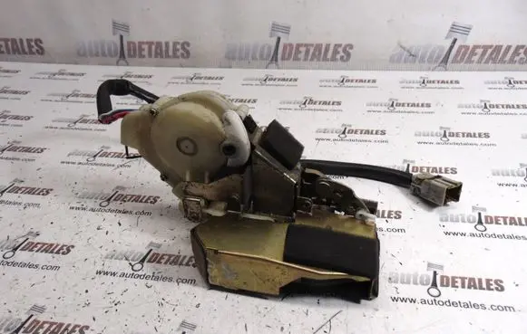 Honda CR-V Front door lock