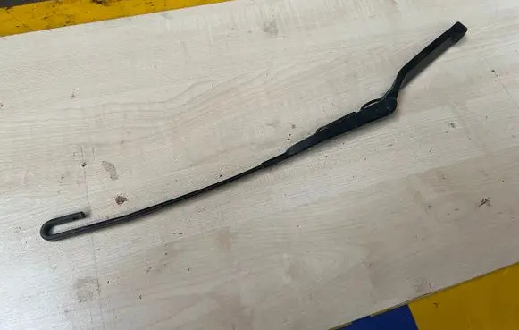 BMW 3 E36 Front wiper blade arm 61618357209