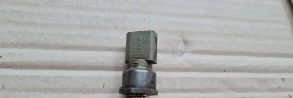 Audi A4 S4 B9 Oil pressure sensor 06E906054G