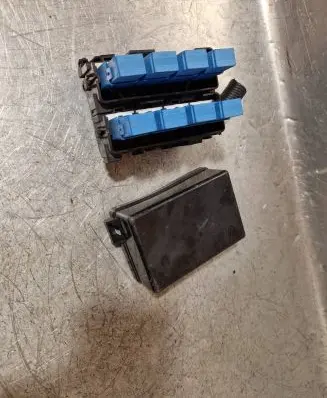 Nissan Juke I F15 Fuse module 243821KN0A 24382 7154760130