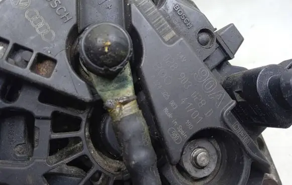 Volkswagen Polo Generator/alternator 028903028D 0124325003
