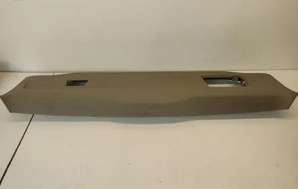 Tailgate trim