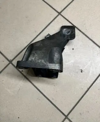 BMW 5 E60 E61 Engine mounting bracket 6777056 13807410 ZNAC46000