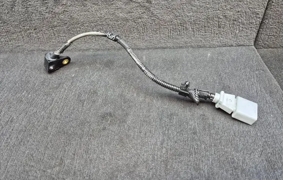 Audi A4 S4 B7 8E 8H Camshaft position sensor 03G957147C